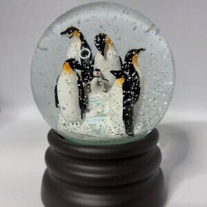 Sankyo Penguin Snow Globe Music Box